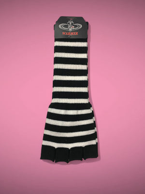 <transcy>DARK IN LOVE LACE ARM WARMERS</transcy>