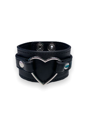 FUNK PLUS HEART RING CUFF BLACK VEGAN FB400