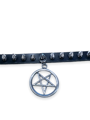 CHOKER WITH SPIKES AND PENTAGRAM